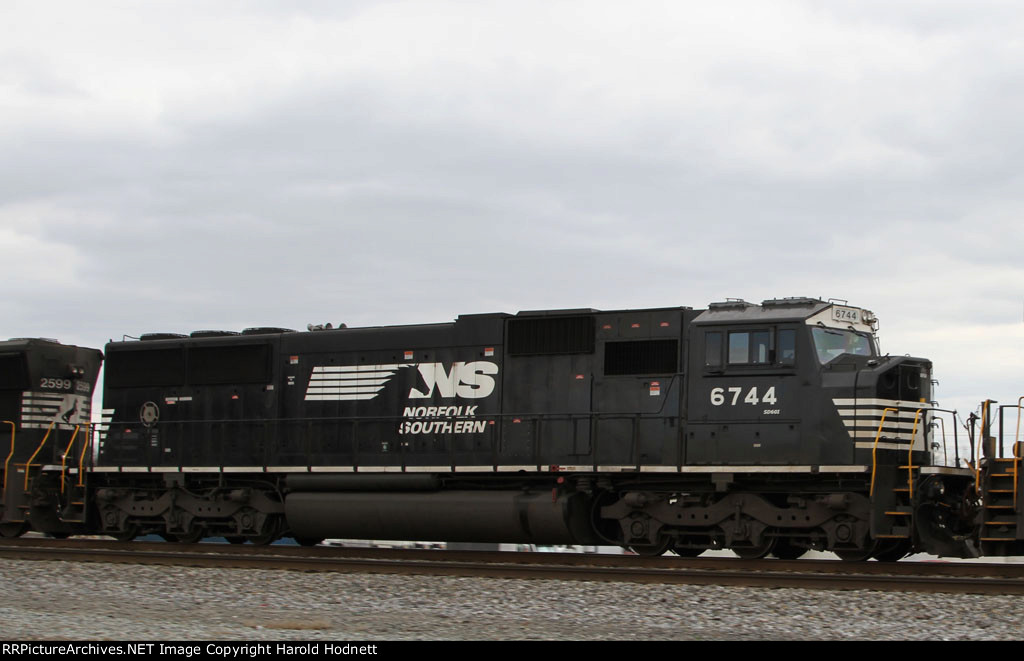 NS 6744